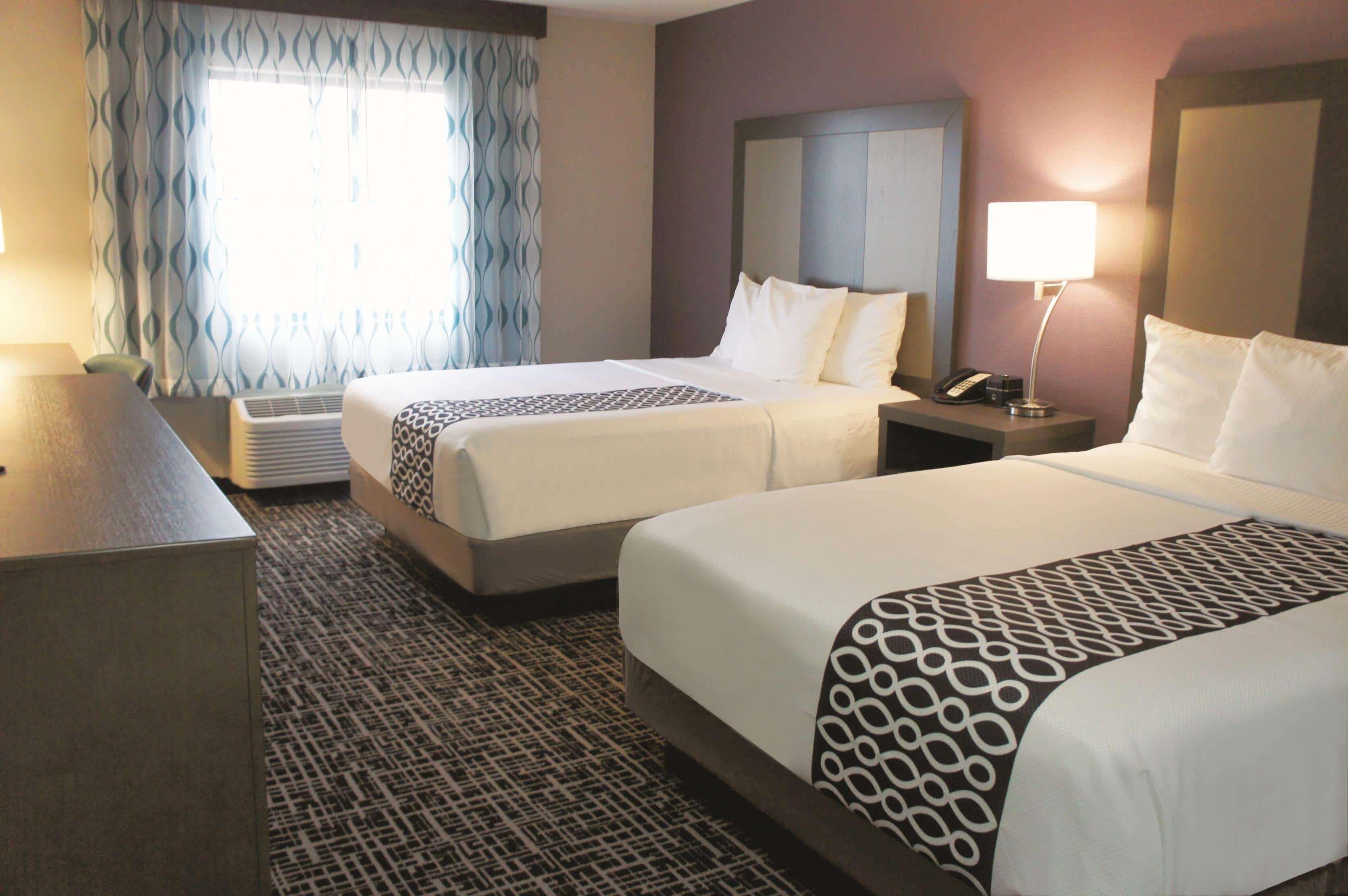 Hotel La Quinta By Wyndham Wichita Airport Extérieur photo
