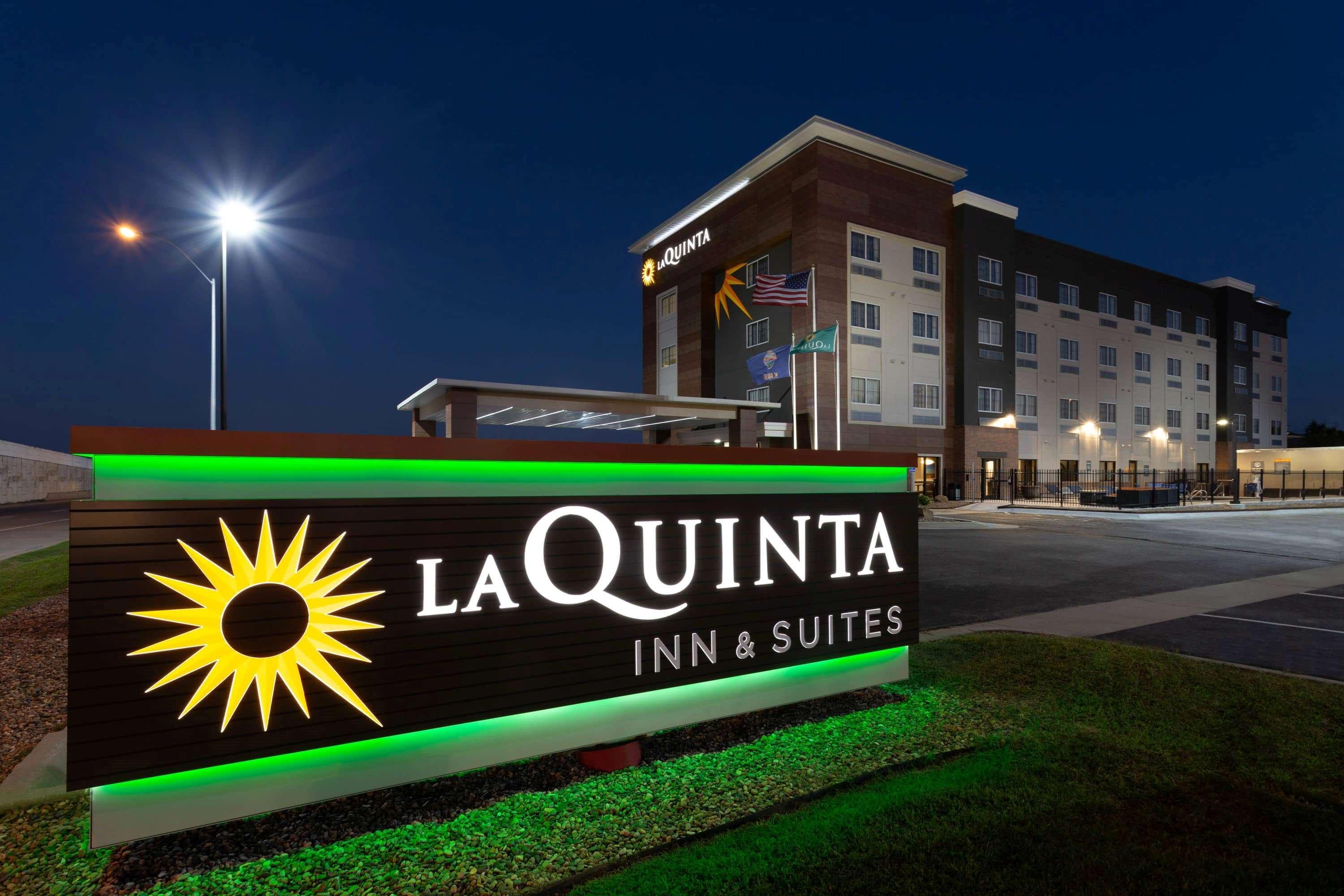 Hotel La Quinta By Wyndham Wichita Airport Extérieur photo