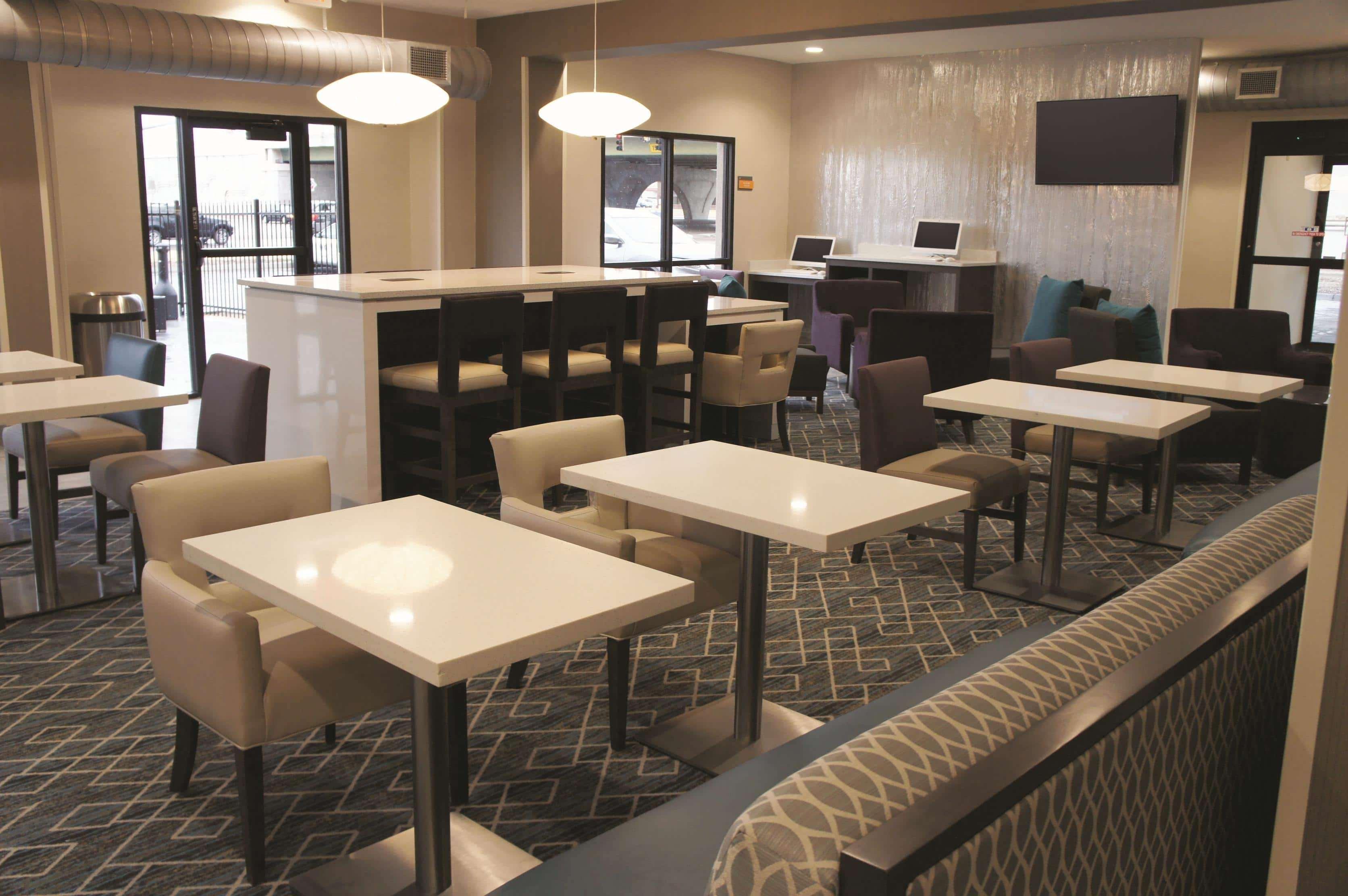 Hotel La Quinta By Wyndham Wichita Airport Extérieur photo