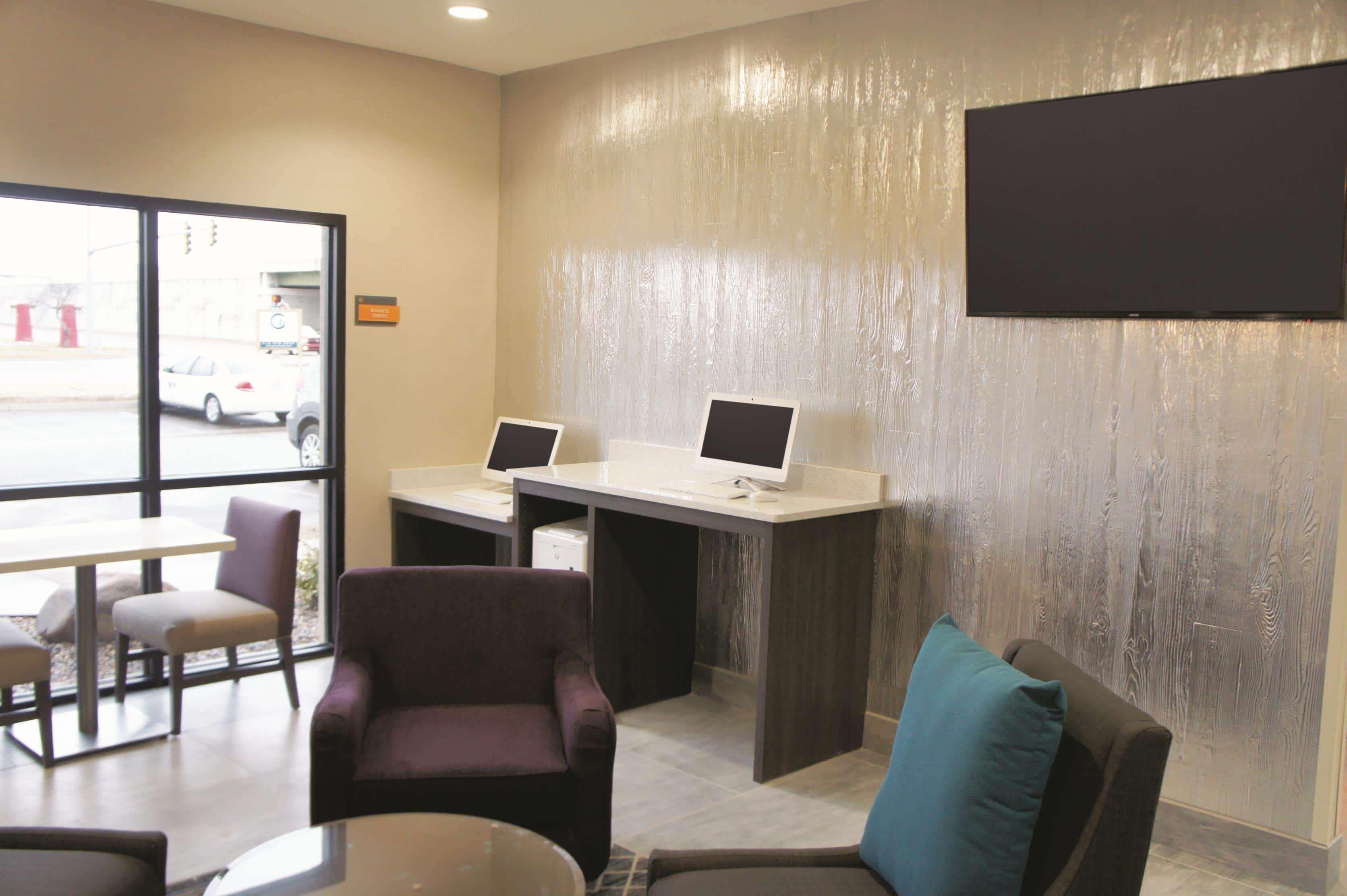 Hotel La Quinta By Wyndham Wichita Airport Extérieur photo