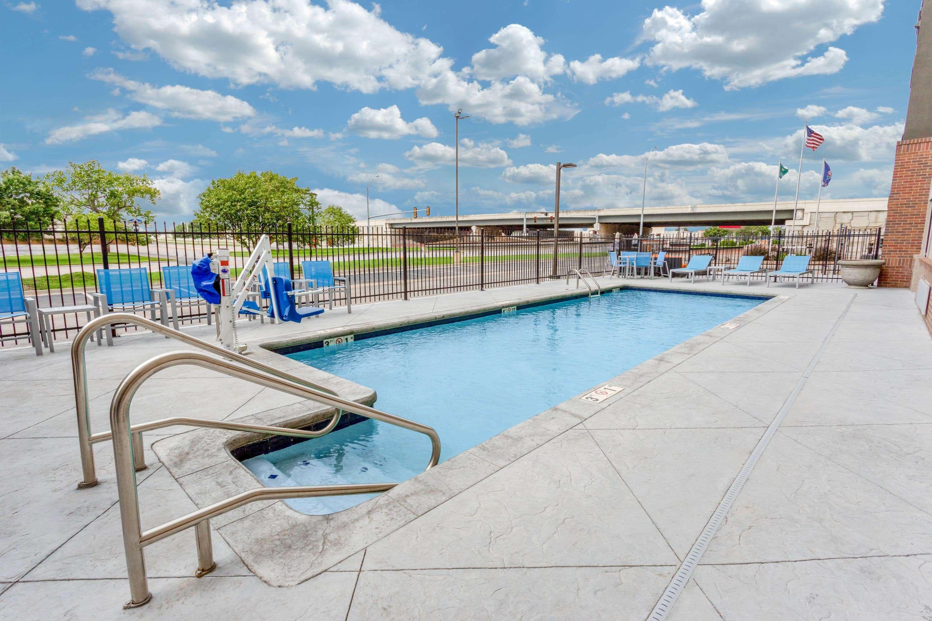 Hotel La Quinta By Wyndham Wichita Airport Extérieur photo