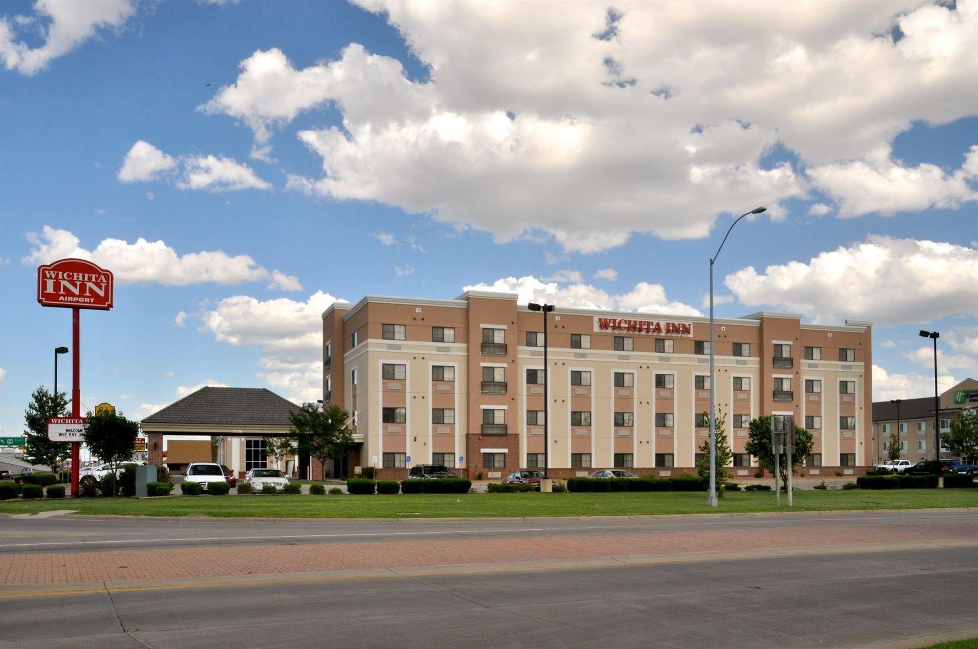 Hotel La Quinta By Wyndham Wichita Airport Extérieur photo